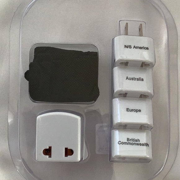 Travel Set -International Adapter Set - RFID Blocking Protection Passport Holder - Picture 6 of 6